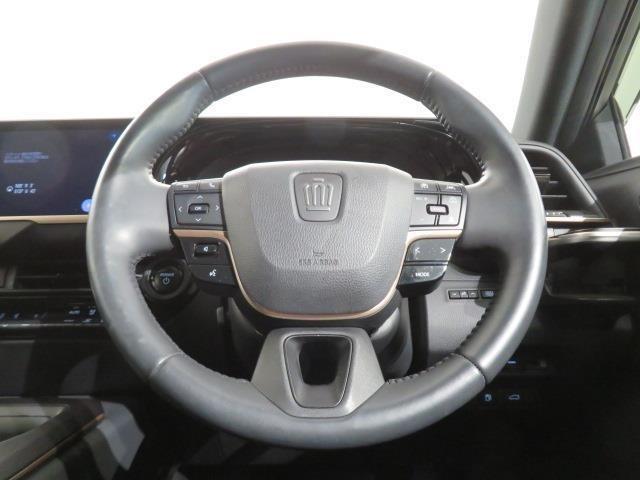 クラウンクロスオーバー Ｇアドバンスド・レザーパッケージ　衝突被害軽減システム　フルセグ　バックカメラ　ＥＴＣ　ミュージックプレイヤー接続可　革シート　電動シート　オートクルーズコントロール　ＬＥＤヘッドランプ　スマートキー　キーレス　４ＷＤ　ハイブリッド（16枚目）