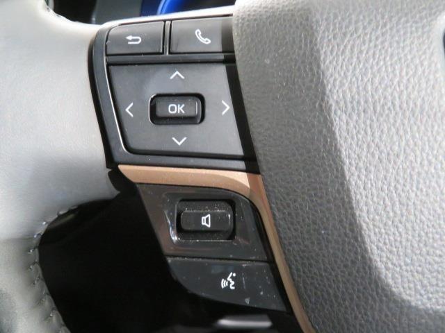 クラウンクロスオーバー Ｇアドバンスド・レザーパッケージ　衝突被害軽減システム　フルセグ　バックカメラ　ＥＴＣ　ミュージックプレイヤー接続可　革シート　電動シート　オートクルーズコントロール　ＬＥＤヘッドランプ　スマートキー　キーレス　４ＷＤ　ハイブリッド（17枚目）