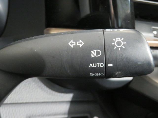 クラウンクロスオーバー Ｇアドバンスド・レザーパッケージ　衝突被害軽減システム　フルセグ　バックカメラ　ＥＴＣ　ミュージックプレイヤー接続可　革シート　電動シート　オートクルーズコントロール　ＬＥＤヘッドランプ　スマートキー　キーレス　４ＷＤ　ハイブリッド（19枚目）