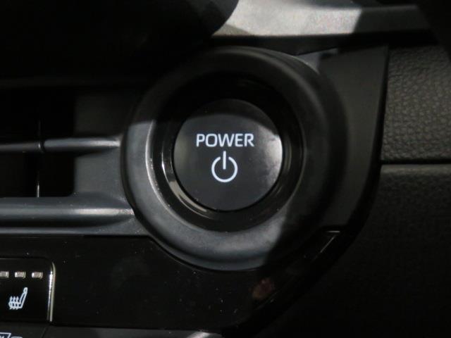 クラウンクロスオーバー Ｇアドバンスド・レザーパッケージ　衝突被害軽減システム　フルセグ　バックカメラ　ＥＴＣ　ミュージックプレイヤー接続可　革シート　電動シート　オートクルーズコントロール　ＬＥＤヘッドランプ　スマートキー　キーレス　４ＷＤ　ハイブリッド（21枚目）