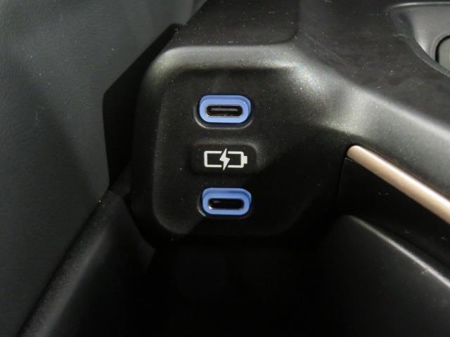 クラウンクロスオーバー Ｇアドバンスド・レザーパッケージ　衝突被害軽減システム　フルセグ　バックカメラ　ＥＴＣ　ミュージックプレイヤー接続可　革シート　電動シート　オートクルーズコントロール　ＬＥＤヘッドランプ　スマートキー　キーレス　４ＷＤ　ハイブリッド（23枚目）