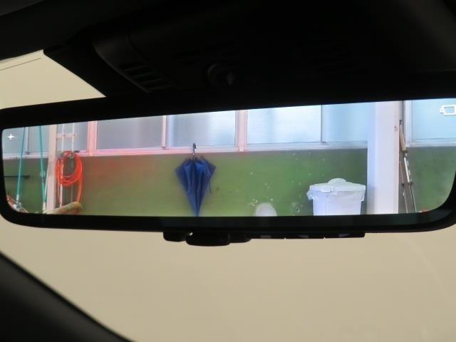 クラウンクロスオーバー Ｇアドバンスド・レザーパッケージ　衝突被害軽減システム　フルセグ　バックカメラ　ＥＴＣ　ミュージックプレイヤー接続可　革シート　電動シート　オートクルーズコントロール　ＬＥＤヘッドランプ　スマートキー　キーレス　４ＷＤ　ハイブリッド（25枚目）