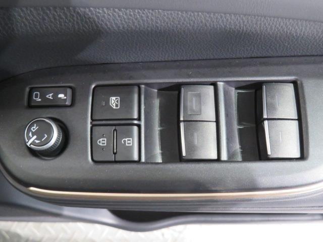 クラウンクロスオーバー Ｇアドバンスド・レザーパッケージ　衝突被害軽減システム　フルセグ　バックカメラ　ＥＴＣ　ミュージックプレイヤー接続可　革シート　電動シート　オートクルーズコントロール　ＬＥＤヘッドランプ　スマートキー　キーレス　４ＷＤ　ハイブリッド（26枚目）