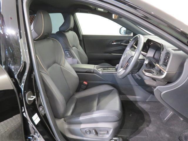 クラウンクロスオーバー Ｇアドバンスド・レザーパッケージ　衝突被害軽減システム　フルセグ　バックカメラ　ＥＴＣ　ミュージックプレイヤー接続可　革シート　電動シート　オートクルーズコントロール　ＬＥＤヘッドランプ　スマートキー　キーレス　４ＷＤ　ハイブリッド（27枚目）