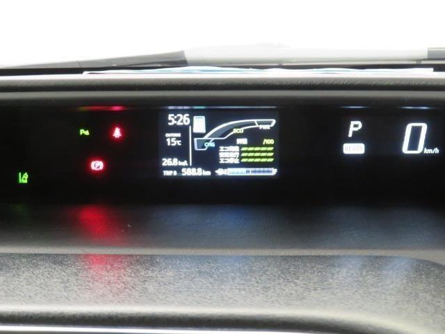 大型メーターで視界も良好な運転席廻りです。運転時の視線移動が少なくて済むので、安全性にも一役かってくれます。