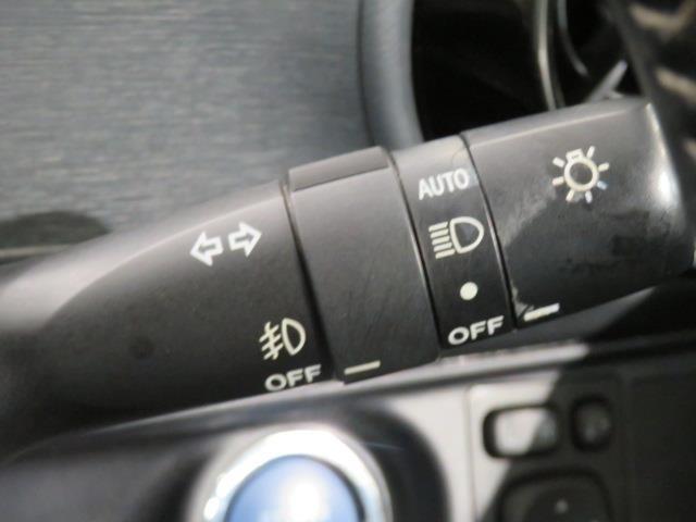 ライトスイッチです。「ＡＵＴＯ」にすると外の明るさに応じてスモールライト・ヘッドライトが自動でＯＮ・ＯＦＦします。夕暮れ時や屋内駐車場、トンネルなどに便利です。フォグランプもＯＮ・ＯＦＦできます。