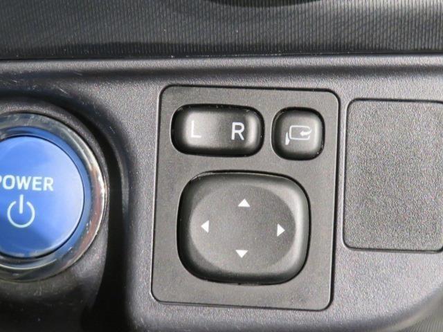 電動格納式ドアミラー付き。駐車場へ停めた時に、ボタン一つで左右のドアミラーをたたむ事ができます。