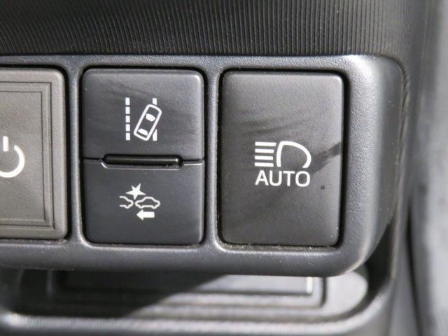 【ＴＯＹＯＴＡ　ＳＡＦＥＴＹ　ＳＥＮＳＥ】走行中に前方の車両等を認識し、衝突の可能性がある時は警報音とブレーキで衝突回避と被害軽減をアシストしてくれます。