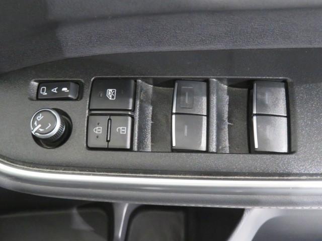 ノア ハイブリッドＳ－Ｚ　衝突被害軽減システム　メモリーナビ　フルセグ　バックカメラ　ＥＴＣ　ドラレコ　ＣＤ　ミュージックプレイヤー接続可　ＤＶＤ再生　後席モニター　オートクルーズコントロール　ＬＥＤヘッドランプ　乗車定員７人（9枚目）