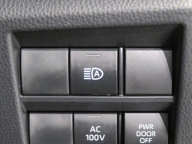 ノア ハイブリッドＳ－Ｚ　衝突被害軽減システム　メモリーナビ　フルセグ　バックカメラ　ＥＴＣ　ドラレコ　ＣＤ　ミュージックプレイヤー接続可　ＤＶＤ再生　後席モニター　オートクルーズコントロール　ＬＥＤヘッドランプ　乗車定員７人（10枚目）