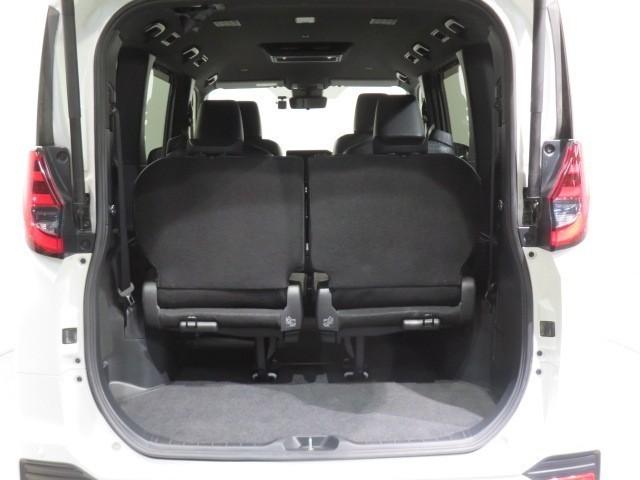 ノア ハイブリッドＳ－Ｚ　衝突被害軽減システム　メモリーナビ　フルセグ　バックカメラ　ＥＴＣ　ドラレコ　ＣＤ　ミュージックプレイヤー接続可　ＤＶＤ再生　後席モニター　オートクルーズコントロール　ＬＥＤヘッドランプ　乗車定員７人（32枚目）