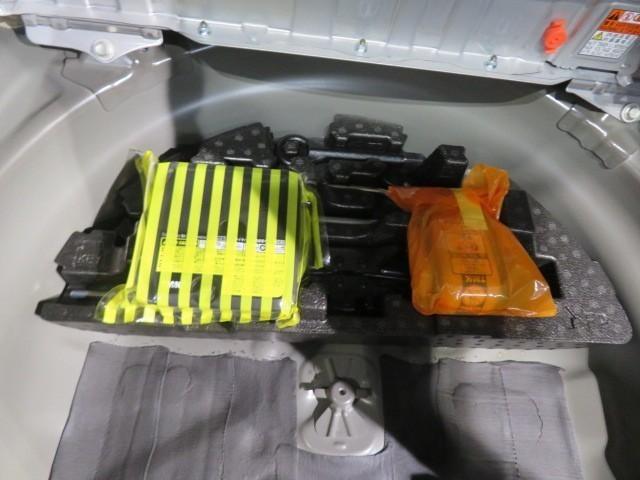 プリウスアルファ Ｓ　衝突被害軽減システム　メモリーナビ　フルセグ　バックカメラ　ＥＴＣ　ＣＤ　ミュージックプレイヤー接続可　ＤＶＤ再生　オートクルーズコントロール　ＬＥＤヘッドランプ　スマートキー　キーレス　ハイブリッド（29枚目）