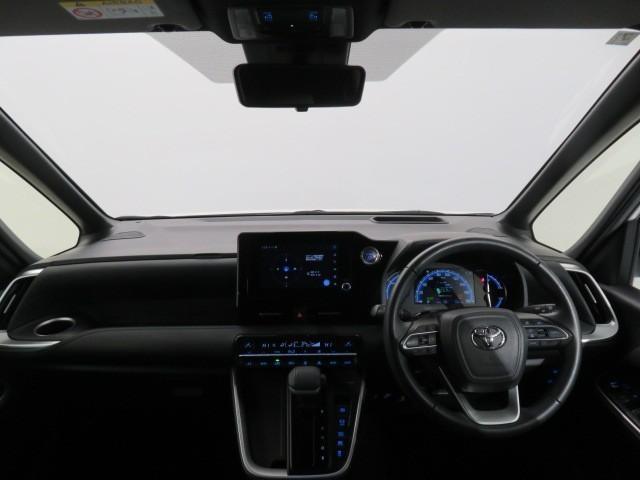 ヴォクシー ハイブリッドＳ－Ｚ　衝突被害軽減システム　メモリーナビ　バックカメラ　ＥＴＣ　ミュージックプレイヤー接続可　オートクルーズコントロール　ＬＥＤヘッドランプ　両側電動スライド　乗車定員７人　３列シート　スマートキー（2枚目）