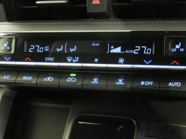 ヴォクシー ハイブリッドＳ－Ｚ　衝突被害軽減システム　メモリーナビ　バックカメラ　ＥＴＣ　ミュージックプレイヤー接続可　オートクルーズコントロール　ＬＥＤヘッドランプ　両側電動スライド　乗車定員７人　３列シート　スマートキー（12枚目）
