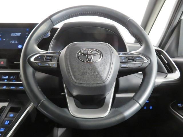 ヴォクシー ハイブリッドＳ－Ｚ　衝突被害軽減システム　メモリーナビ　バックカメラ　ＥＴＣ　ミュージックプレイヤー接続可　オートクルーズコントロール　ＬＥＤヘッドランプ　両側電動スライド　乗車定員７人　３列シート　スマートキー（16枚目）