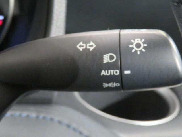 ヴォクシー ハイブリッドＳ－Ｚ　衝突被害軽減システム　メモリーナビ　バックカメラ　ＥＴＣ　ミュージックプレイヤー接続可　オートクルーズコントロール　ＬＥＤヘッドランプ　両側電動スライド　乗車定員７人　３列シート　スマートキー（19枚目）