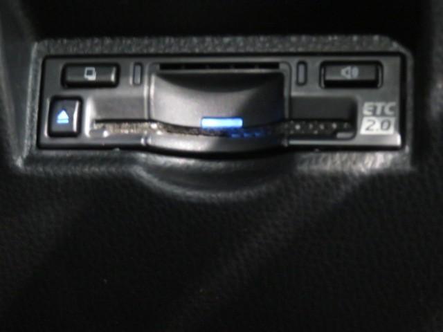 ヴォクシー ハイブリッドＳ－Ｚ　衝突被害軽減システム　メモリーナビ　バックカメラ　ＥＴＣ　ミュージックプレイヤー接続可　オートクルーズコントロール　ＬＥＤヘッドランプ　両側電動スライド　乗車定員７人　３列シート　スマートキー（23枚目）