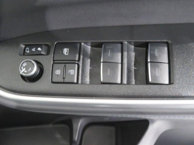 ヴォクシー ハイブリッドＳ－Ｚ　衝突被害軽減システム　メモリーナビ　バックカメラ　ＥＴＣ　ミュージックプレイヤー接続可　オートクルーズコントロール　ＬＥＤヘッドランプ　両側電動スライド　乗車定員７人　３列シート　スマートキー（24枚目）