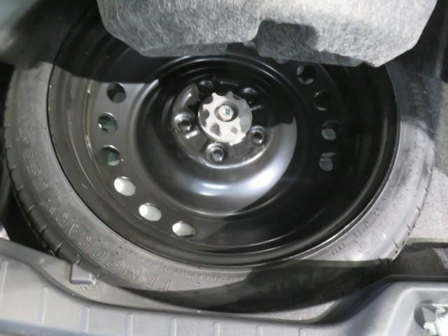 ヴォクシー ハイブリッドＳ－Ｚ　衝突被害軽減システム　メモリーナビ　バックカメラ　ＥＴＣ　ミュージックプレイヤー接続可　オートクルーズコントロール　ＬＥＤヘッドランプ　両側電動スライド　乗車定員７人　３列シート　スマートキー（30枚目）