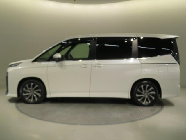 ヴォクシー ハイブリッドＳ－Ｚ　衝突被害軽減システム　メモリーナビ　バックカメラ　ＥＴＣ　ミュージックプレイヤー接続可　オートクルーズコントロール　ＬＥＤヘッドランプ　両側電動スライド　乗車定員７人　３列シート　スマートキー（32枚目）