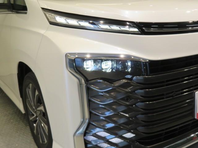 ヴォクシー ハイブリッドＳ－Ｚ　衝突被害軽減システム　メモリーナビ　バックカメラ　ＥＴＣ　ミュージックプレイヤー接続可　オートクルーズコントロール　ＬＥＤヘッドランプ　両側電動スライド　乗車定員７人　３列シート　スマートキー（37枚目）