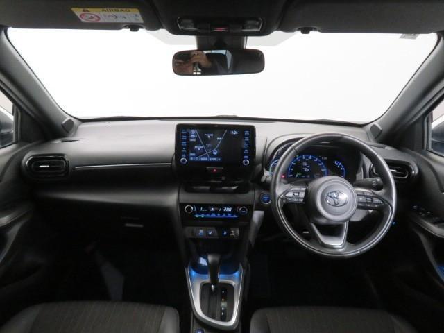 ヤリスクロス ハイブリッドＺ　衝突被害軽減システム　メモリーナビ　バックカメラ　ＥＴＣ　ミュージックプレイヤー接続可　電動シート　オートクルーズコントロール　ＬＥＤヘッドランプ　スマートキー　キーレス　ハイブリッド　ワンオーナー（7枚目）