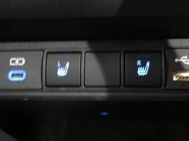 ヤリスクロス ハイブリッドＺ　衝突被害軽減システム　メモリーナビ　バックカメラ　ＥＴＣ　ミュージックプレイヤー接続可　電動シート　オートクルーズコントロール　ＬＥＤヘッドランプ　スマートキー　キーレス　ハイブリッド　ワンオーナー（12枚目）