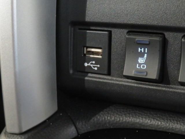 カローラクロス ハイブリッド　Ｚ　衝突被害軽減システム　メモリーナビ　バックカメラ　ＥＴＣ　ドラレコ　ＣＤ　ミュージックプレイヤー接続可　ＤＶＤ再生　電動シート　ハーフレザー　オートクルーズコントロール　ＬＥＤヘッドランプ　キーレス（14枚目）