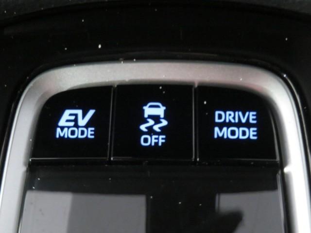 カローラクロス ハイブリッド　Ｚ　衝突被害軽減システム　メモリーナビ　バックカメラ　ＥＴＣ　ドラレコ　ＣＤ　ミュージックプレイヤー接続可　ＤＶＤ再生　電動シート　ハーフレザー　オートクルーズコントロール　ＬＥＤヘッドランプ　キーレス（17枚目）