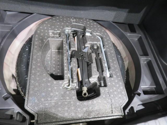 カローラクロス ハイブリッド　Ｚ　衝突被害軽減システム　メモリーナビ　バックカメラ　ＥＴＣ　ドラレコ　ＣＤ　ミュージックプレイヤー接続可　ＤＶＤ再生　電動シート　ハーフレザー　オートクルーズコントロール　ＬＥＤヘッドランプ　キーレス（32枚目）