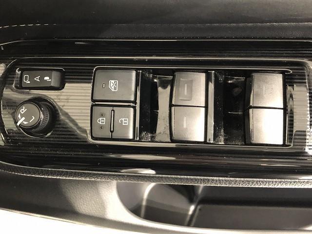 エスクァイア ハイブリッドGiプレミアムパッケジブラックテーラード 衝突被害軽減システム メモリーナビ フルセグ ETC ドラレコ CD ミュージックプレイヤー接続可 DVD再生 後席モニター オートクルーズコントロール LEDヘッドランプ 両側電動スライド キーレス(24枚目)