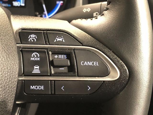 �������H�ł̒��������s���y�ɂȂ�܂��B�����ő��x��ۂN���[�Y�R���g���[�����A�Փˌy���V�X�e���ƘA�����A�O���̎ԗ������m���ĎԊԋ�����ۂ悤�ɑ��x���������Ă���܂��B