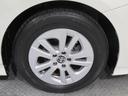 【純正アルミホイール】です!車両デザインに合わせてホイールをデザインしているため、見た目にもカッコイイアルミホイール♪洗車もラクチンで錆びません。