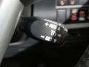 高速道路での長距離走行が楽になります。自動で速度を保つクルーズコントロールが、衝突軽減システムと連動し、前方の車両を検知して車間距離を保つように速度調整をしてくれます。