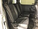 【後部座席】も当然、綺麗・清潔に仕上げております。内装の綺麗なお車は気持ちが良いですし、コンディションのいい車が多いです。これもオススメの１台です。