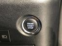 エンジンスタートスイッチです。キーが車内にあれば、エンジンの始動や停止はスイッチを押すだけ！キーを取り出す手間を省き、ワンプッシュで操作できるので簡単でスムーズです。