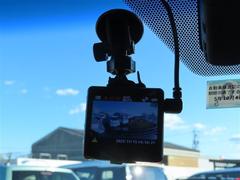 【ドライブレコーダー】装備。映像と音声を記録してくれるドライブレコーダーは、事故の際に確かな証拠能力を発揮してくれます。 6