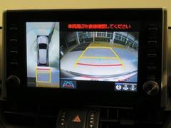 全周囲の画像が表示されます。　運転席から見づらい個所なども、上空から見たような映像で確認できます。　　映像の切替もでき、後方確認だけでなく大変便利な機能です。 5