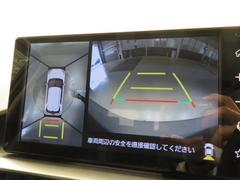 車の全周囲の画像が表示されます。運転席から見づらい個所なども、上空から見たような映像で確認できます。映像のきりかえも出来、後方確認だけでなく大変便利な機能です。 5