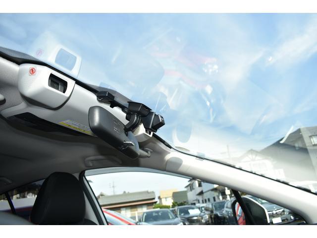 二つのカメラで対象物を立体的に捉えて運転を助けてくれるアイサイト