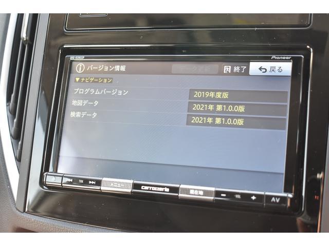ディーラーオプションナビゲーション　見た目もすっきりしており、スバル認定Ｕ−ＣＡＲ保証の対象です！ＣＤ／ＤＶＤ／ブルートゥース／ＦＭ／ＡＭ。地図データは２０２１年版。地図更新ソフト販売中！