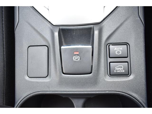 電動サイドブレーキ装備です。追従クルーズコントロール時停止保持機能にもなります。悪路走行時に適したＸモード装備です。