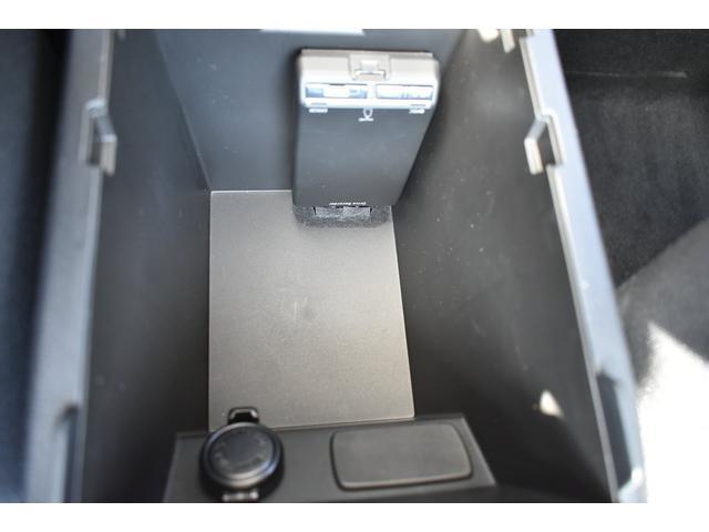 ドライブレコーダーはセンターコンソールＢＯＸ内に装備されています。