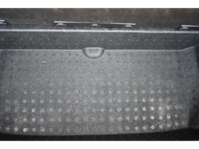 サブトランクにも収納スペースがございます