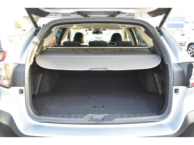 ６：４分割可倒式リヤシートで長物も積載可能です。全て倒せばさらに広い空間が確保できます！