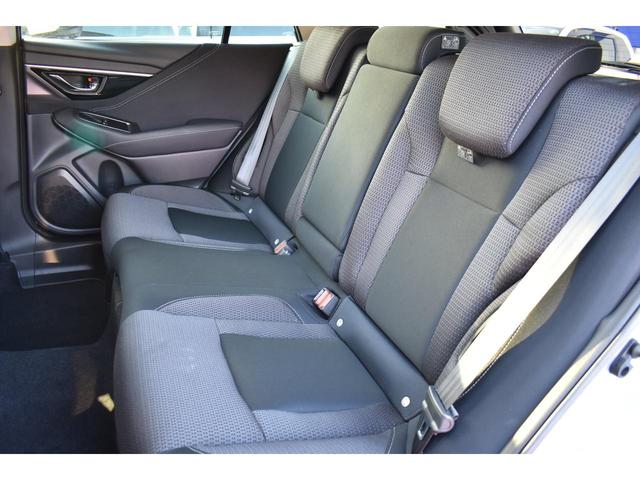 幅広いサービスのスバル保険。スバル正規店で任意保険にご加入いただきますと、距離無制限のレッカーサービスや、ガラスやパンクの修理などのオリジナル修理サービスなどが追加料金無しで付帯されます。