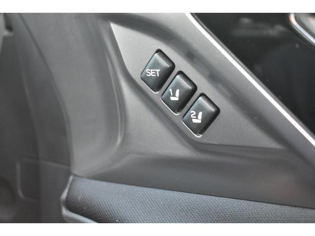 運転席は２メモリー機能付きパワーシートです。