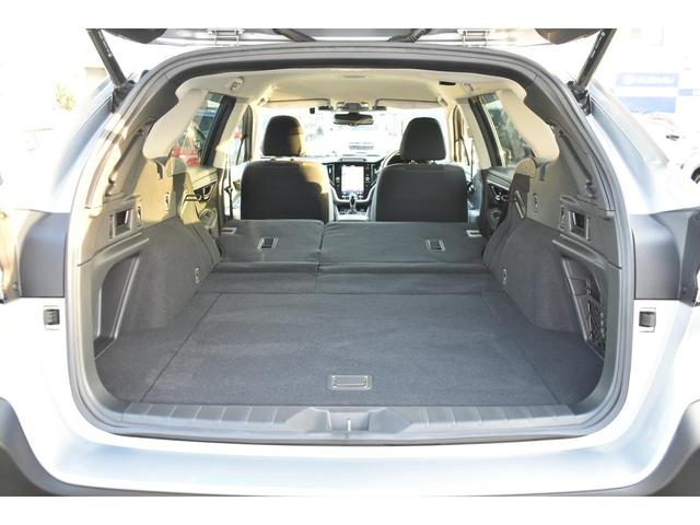 ６：４分割可倒式リヤシートで長物も積載可能です。全て倒せばさらに広い空間が確保できます！