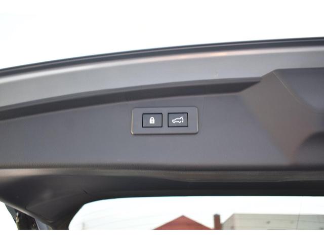 電動リヤゲート装備です。リモコンキーでも開閉できます