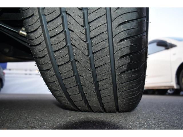 左後ろタイヤ　タイヤ４本新品交換済みです！ダンロップ：グラントレックＰＴ５！タイヤパンク保証プログラム販売中！もしもの時にタイヤ４本新品交換！詳細はスタッフまで！※ホイールロックナットは展示用です。